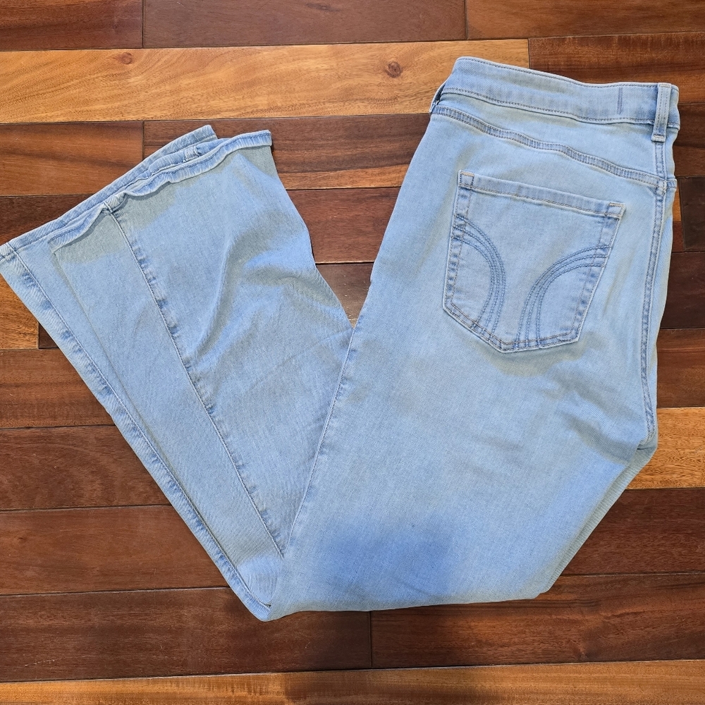 NWOTs Hollister Curvy Mid Rise Bootcut Jeans